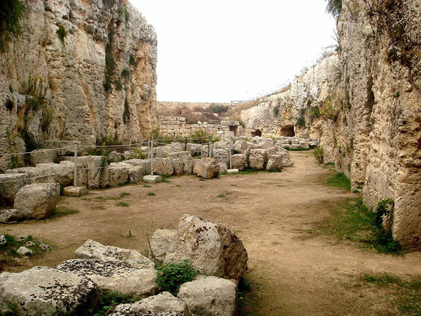 LoLHostel: Euryalus Castle and Dionysian Walls Euryalus Castle and Dionysian Walls